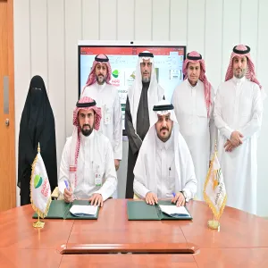 وكيل الجامعة للشؤون التعليمية يحضر مراسم توقيع مذكرة تفاهم بين الكلية التطبيقية وأسواق عبدالله العثيم