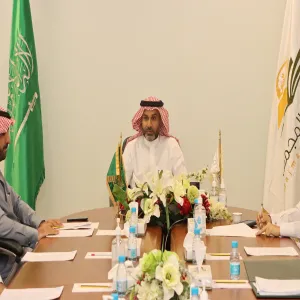 وكيل الجامعة للدراسات العليا والبحث العلمي يلتقي بعمداء الكليات