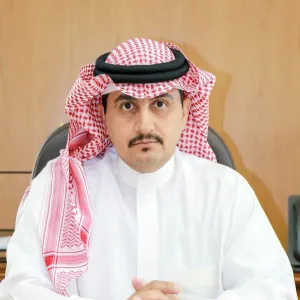 رئيس الجامعة يطلع على بوابة الطالب