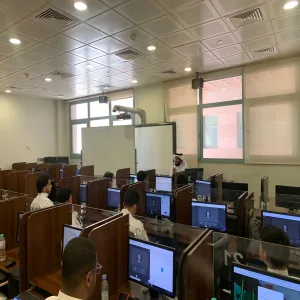 وحدة التوجيه والإرشاد الطلابي تقيم دورة تدريبية بعنوان أساسيات لغة SQL للتحكم وإدارة قواعد البيانات