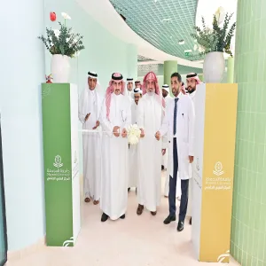 رئيس الجامعة يدشن المركز الطبي الجامعي
