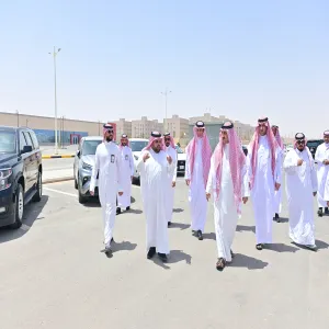 رئيس الجامعة يقوم بزيارة تفقدية للإدارة العامة للخدمات