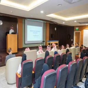 وكيل الجامعة للتنمية والاستثمار يحضر ختام برنامج أساسيات علاج الطب التقويمي
