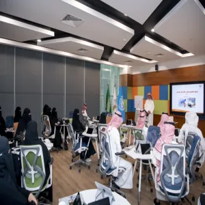 وكيل ⁧‫الجامعة للتنمية والاستثمار يختتم البرنامج التدريبي " المنهج التطبيقي في قياس العائد على التدريب ROI "