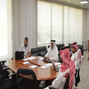 لجنة الخطط والمناهج الدراسية تناقش الخطط الدراسية للكليات الصحية
