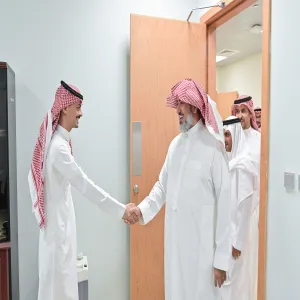 بمناسبة احتفائها بتحقيق المركز الأول : وكيل الجامعة للتنمية والاستثمار يزور الإدارة العامة للموارد البشرية