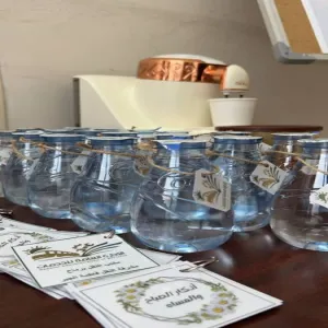 الإدارة العامة للخدمات تستقبل الطالبات مع بداية العام الجامعي بالورود
