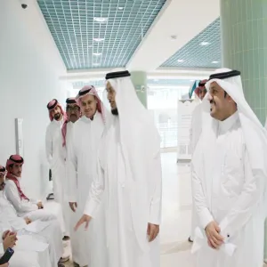 وكيل الجامعة للشؤون التعليمية في جولة تفقدية للكلية التطبيقية