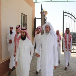 وكيل الجامعة للتنمية والاستثمار في جولة تفقدية لكلية الشريعة والقانون