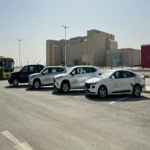 الإدارة العامة للخدمات تستكمل تركيب الهوية الجديدة للمركبات الخدمية