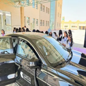 عدد من مدارس التعليم العام وأفراد المجتمع في زيارة لمعرض ( لسلامتك كن ملتزما )