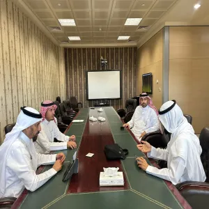 عميد كلية التربية يلتقي عضو وحدة التوعية الفكرية