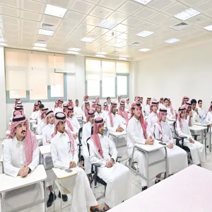 الكلية تقيم لقاء الطلبة المستجدين