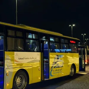 توفير خدمات التنقل لطلاب وطالبات الجامعة لحضور فعاليات المدرسة البحثية الثانية