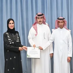 رئيس الجامعة يكرم عمادة تقنية المعلومات والتعليم الإلكتروني