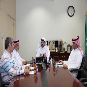 الرئيس التنفيذي للكلية يشكل لجانًا متخصصة لضمان الجودة وتطوير البرامج