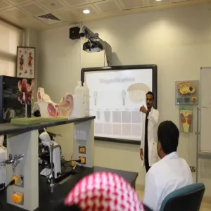 قسم الأحياء يقيم ورشة عمل بعنوان مختبر علم البكتيريا