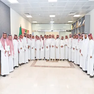 وكيل الجامعة للتنمية والاستثمار يكرم فريق منصة ارتقاء