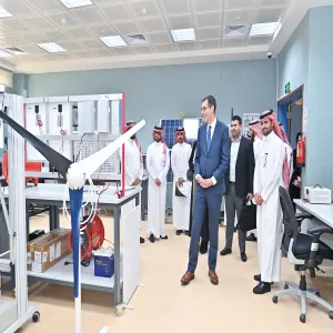 وفد من جامعة ايست انجليا يزور الجامعة لبحث سبل التعاون