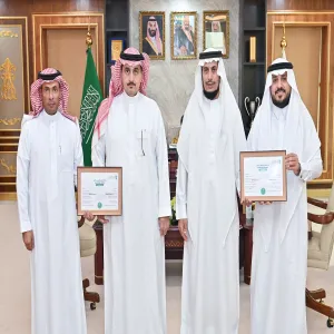 رئيس الجامعة يدشن عدداً من برامج الدبلومات الجديدة التي تقدم ( عن بُعد ) بالكلية التطبيقية