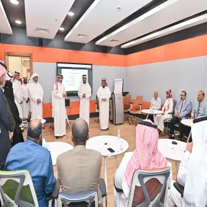 رئيس الجامعة يلتقي بقيادات الجامعة وفرق العمل استعداداً لزيارة تجديد الاعتماد المؤسسي
