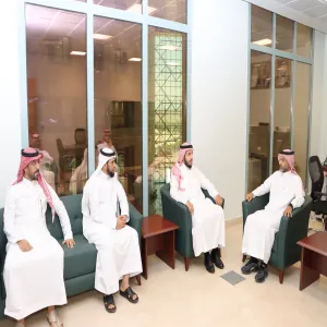 وكيل الجامعة للدراسات العليا والبحث العلمي في زيارة لمركز الوثائق والمحفوظات