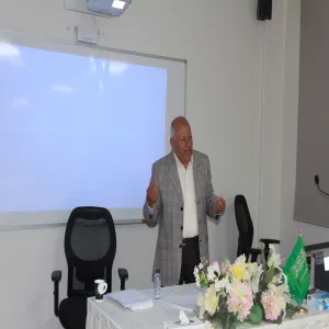 الكلية تقيم لقاء بعنوان : حماية الطفل في الأنظمة السعودية وتطبيقاتها