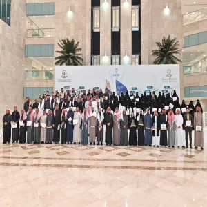 سعادة رئيس الجامعة يكرم عدد من منسوبي الإدارة العامة للمشروعات والتشغيل والصيانة لدعمهم في العمل التطوعي