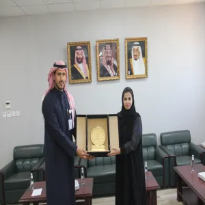 عميد كلية التمريض تكرم رئيس وموظفي قسم العلاقات والتوثيق