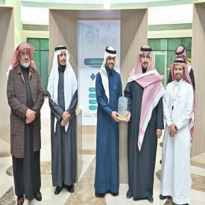 عمادة كلية طب الأسنان تكرم الإدارة العامة للمشروعات والتشغيل والصيانة