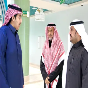 الرئيس التنفيذي للكلية التطبيقية يتابع سير العمليات الخاصة بوحدة القبول والتسجيل