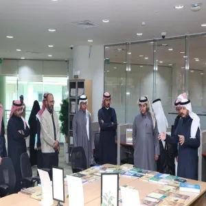 وحدة شؤون الطلاب بالكلية التطبيقية بالمجمعة تنظم زيارة طلابية إلى المكتبة المركزية