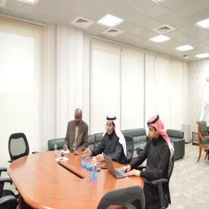 وكيل الجامعة للشؤون التعليمية يترأس اجتماع لجنة الشؤون الأكاديمية لبحث مؤشرات الفصل الدراسي وخطط التطوير