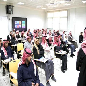 طلاب نادي " محترفون " والمجلس الاستشاري الطلابي يلتقون بالطلبة المستجدين لتعريفهم بأنشطة الكلية التطبيقية