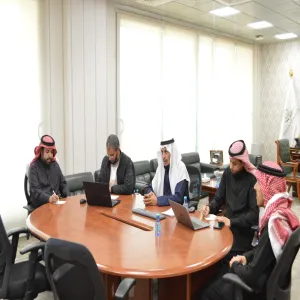 اللجنة الدائمة للخطط والمناهج الدراسية تستعرض سبل تطوير برامج كلية العلوم