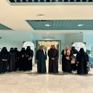 أعضاء هيئة التدريس وطلاب كلية التمريض يزورون مركز بحوث الكليات الصحية والأساسية