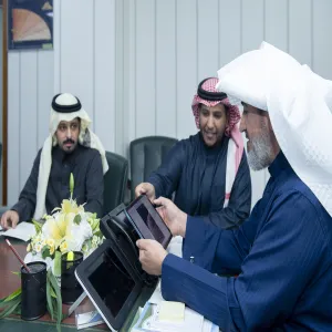 وكيل الجامعة للتنمية والاستثمار يدشن نظام الرد الآلي للرقم الموحد للطوارئ والبلاغات