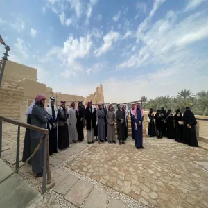 ضمن فعاليات يوم التأسيس وفد طلابي من كلية الشريعة والقانون في زيارة للمواقع التاريخية بالدرعية