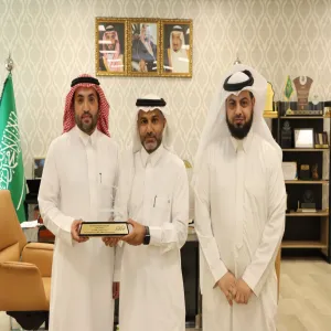 مركز النشر والترجمة يكرم الدكتور علي الدخيل