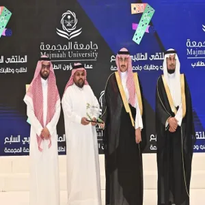 رئيس الجامعة يكرم الإدارة العامة للخدمات