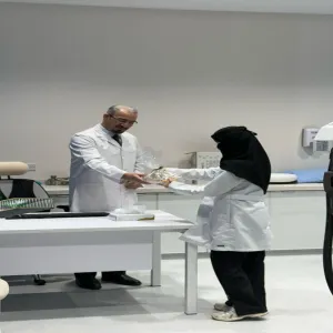 نادي إضاءة ونادي رفاه الصحي يقدمان معايدات لمنسوبي المركز الطبي الجامعي احتفاءً بالعيد