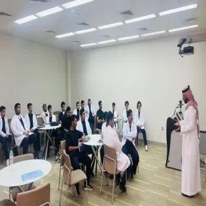 شؤون الخريجين تقيم ورشة عمل لقاء مع خريج متميز