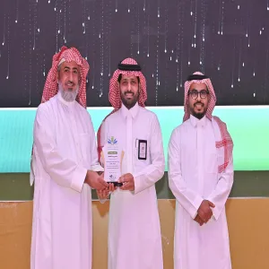 مدارس رواد الجامعة تكرّم الإدارة العامة للمشروعات والتشغيل والصيانة تقديرًا لدعمها الفني والتشغيلي