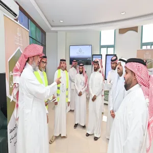 وكيل الجامعة للتنمية والاستثمار يتفقد عدداً من مواقع حافلات النقل خلال فترة الاختبارات