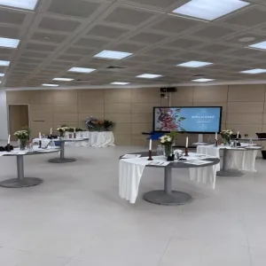مركز الموهوبين ينظم ورشة عمل بعنوان : تنسيق الزهور وتغليف الهدايا