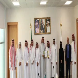 مدير عام الشؤون الإدارية والمالية يستقبل عميد التطوير والجودة