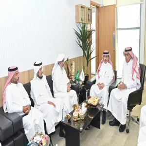 رئيس الجامعة يزور الإدارة العامة للشؤون الإدارية والمالية