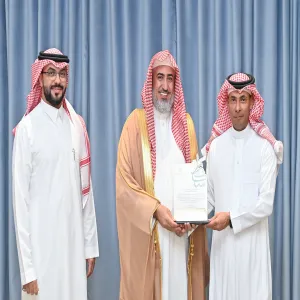 في اليوم العالمي للعلاقات العامة : رئيس الجامعة يكرم عمادة تقنية المعلومات والتعليم الإلكتروني