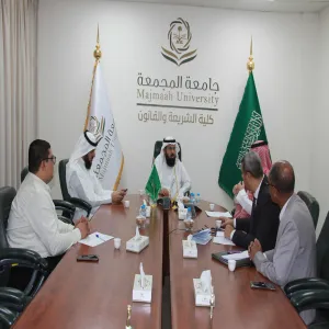 عميد كلية الشريعة والقانون يلتقي برئيس قسم القانون وفريق عمل الجودة للوقوف على جاهزية برامج قسم القانون