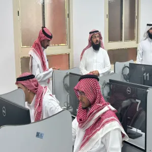 عميد كلية الشريعة والقانون يتفقد الاختبارات النهائية الصيفية الإلكترونية